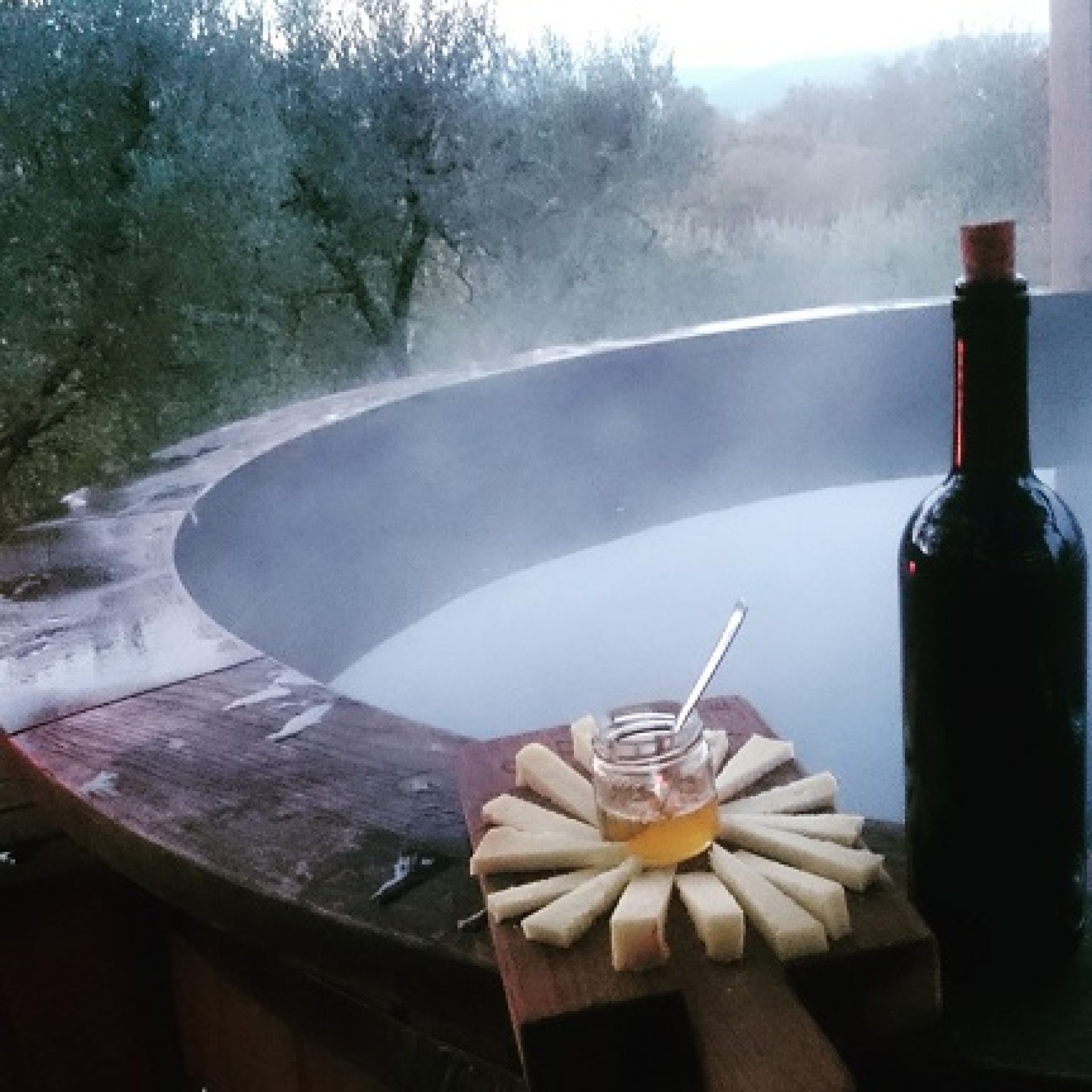 poderaccio-agriturismo-vino-piscina-riscaldata-tagliere-formaggi